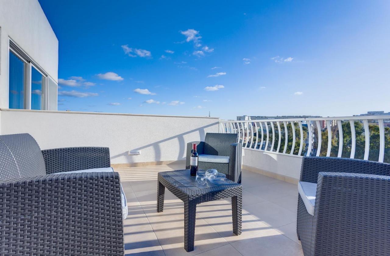 Centric And Modern Penthouse Close To Amenities ムサイダ エクステリア 写真